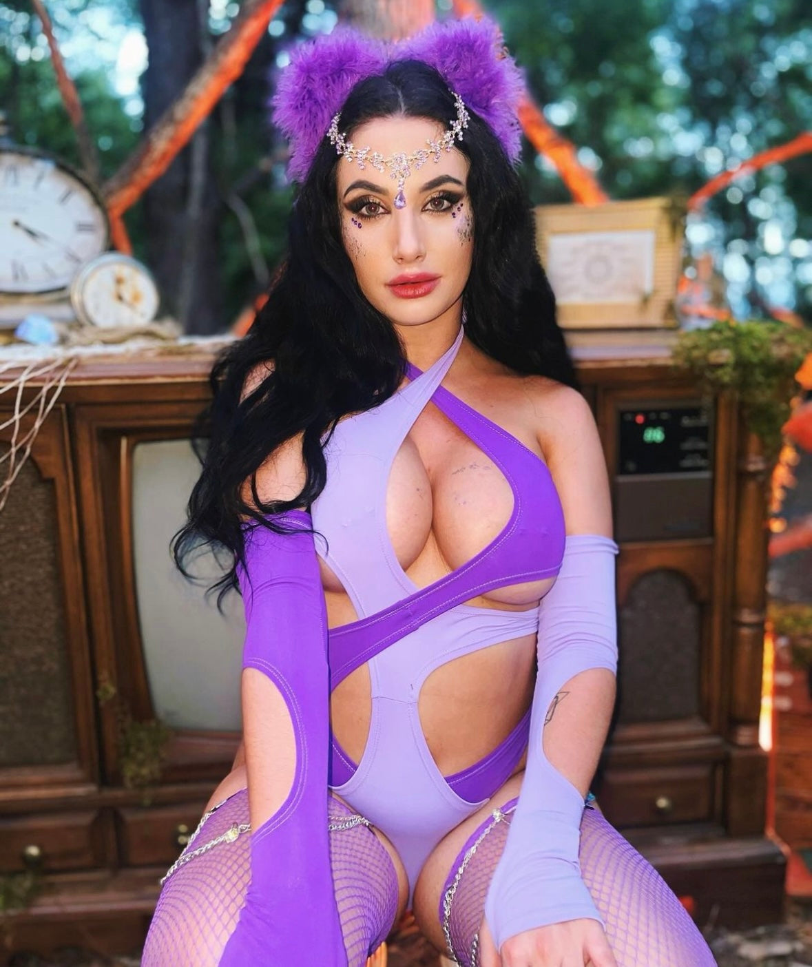 Queen Head Chain Fluff Kitty