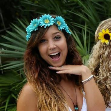 Turquoise Daisy Blossom